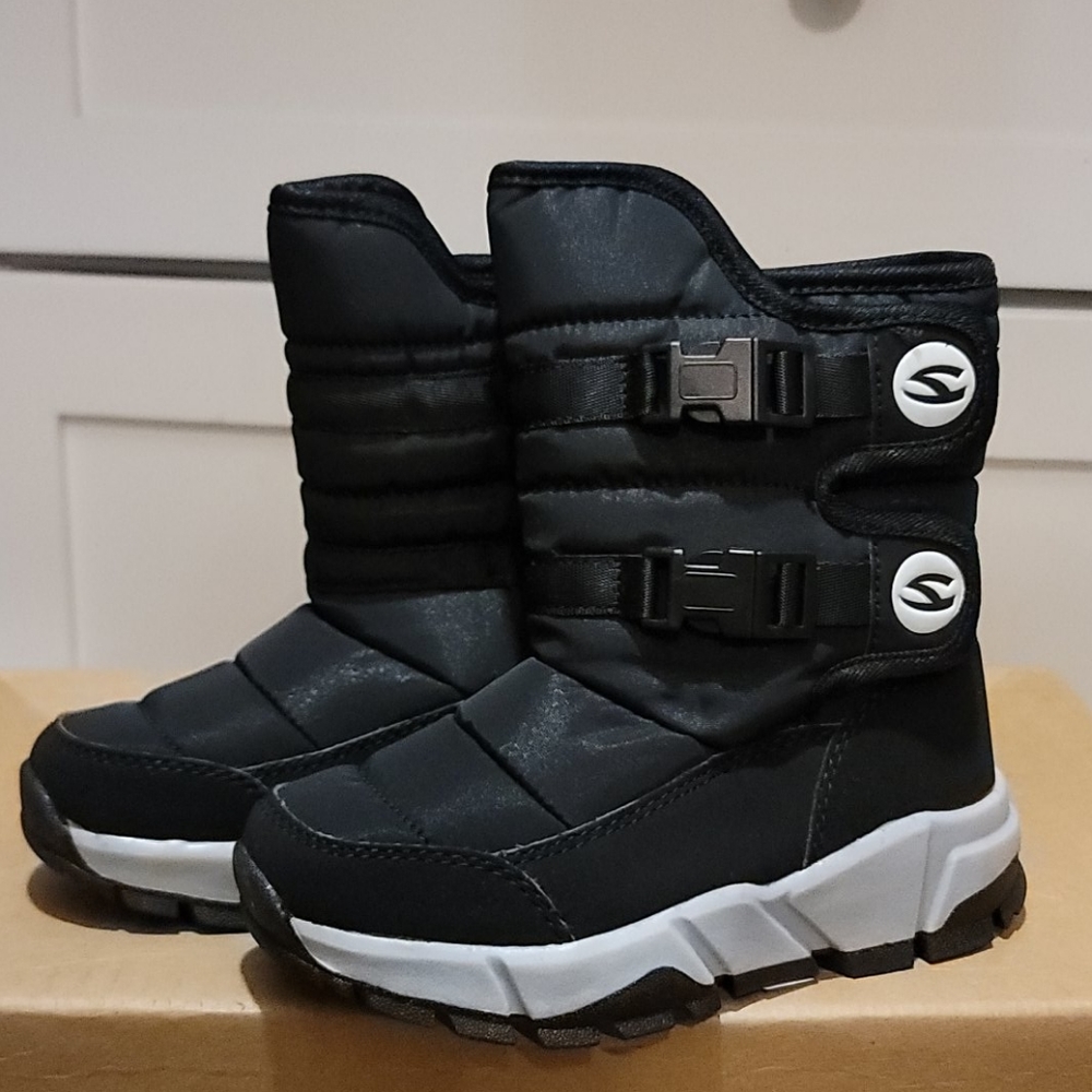 Snow boots boys size 11.5